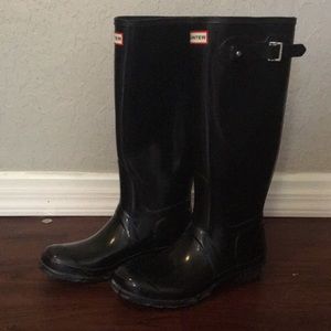 Black hunter boots
